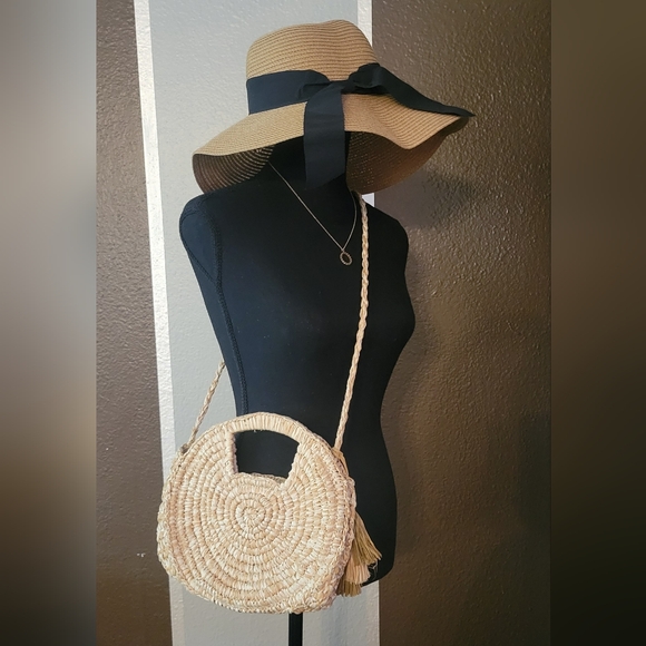 LUCKY BRAND Round Straw Summer Crossbody Tote Bag with Tassels - Picture 9 of 11